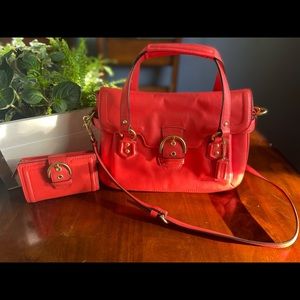 Coach Campbell Small Flap Satchel and Wallet
Excellent Used Condition